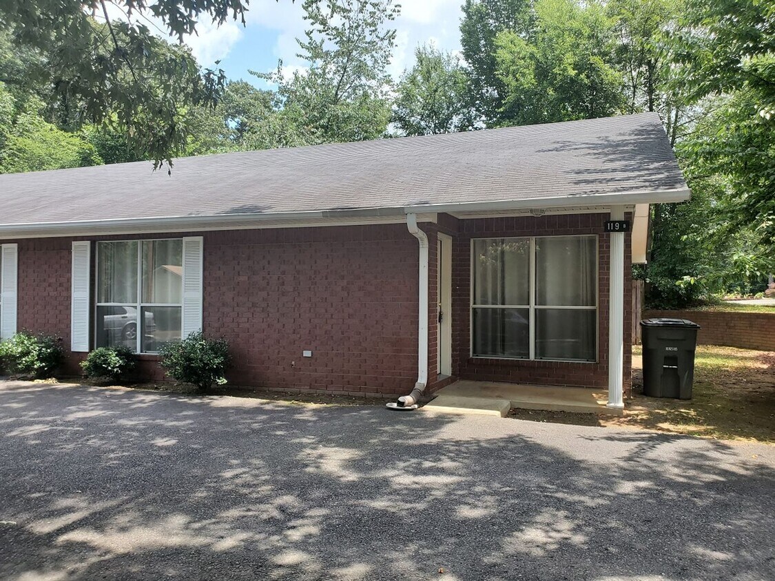 Primary Photo - Cute Two Bedroom Two Bath Duplex
