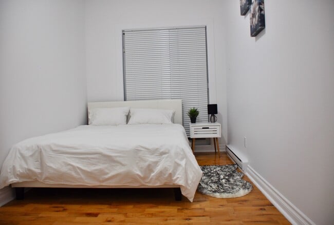 Building Photo - 4399 Boul Saint-Laurent