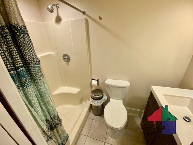 Foto del edificio - 276 Locust Hill Rd