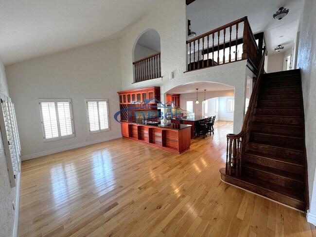 Foto del edificio - Beautiful 4-Bedroom Home with Canyon Views...