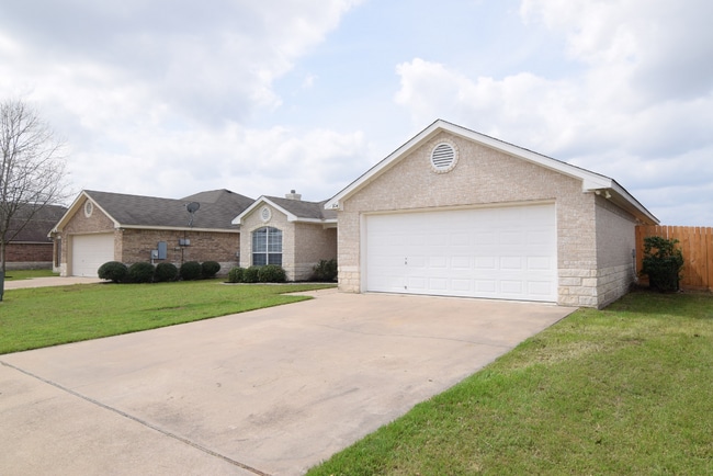 Building Photo - 104 Penrose Ln