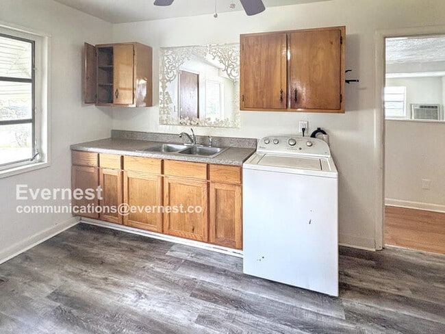 Foto del edificio - 1549 Elm St SW