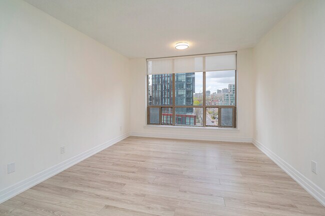 Building Photo - 40 Scollard St