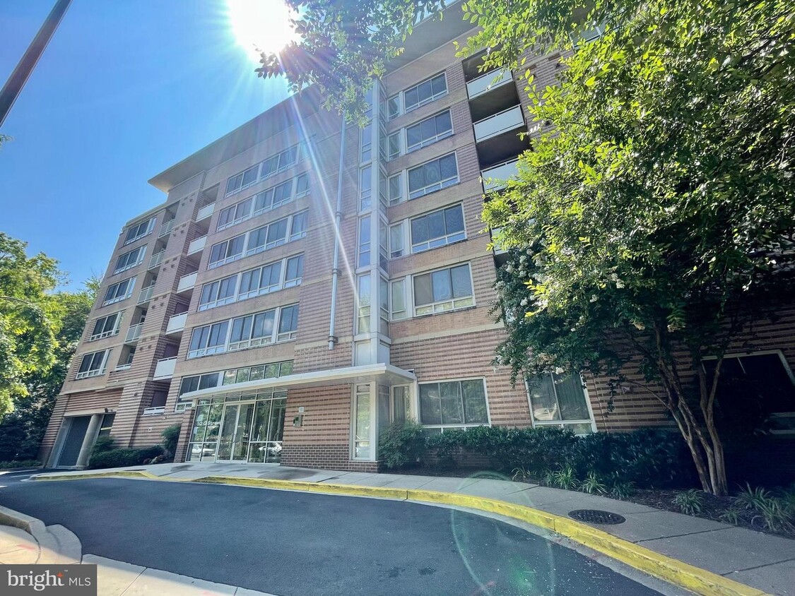 Primary Photo - 350 G St SW