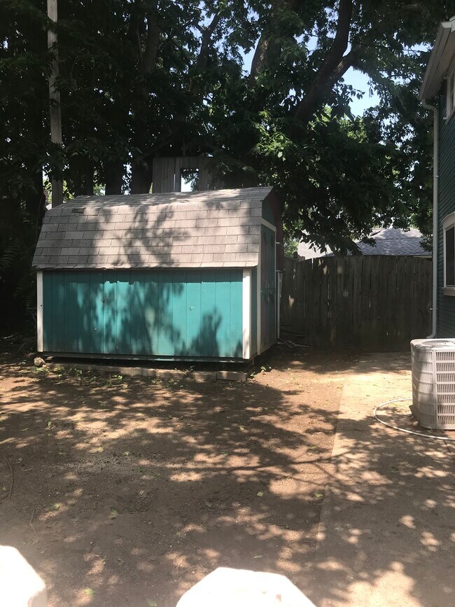 Fenced yard and shed - 212 James Street