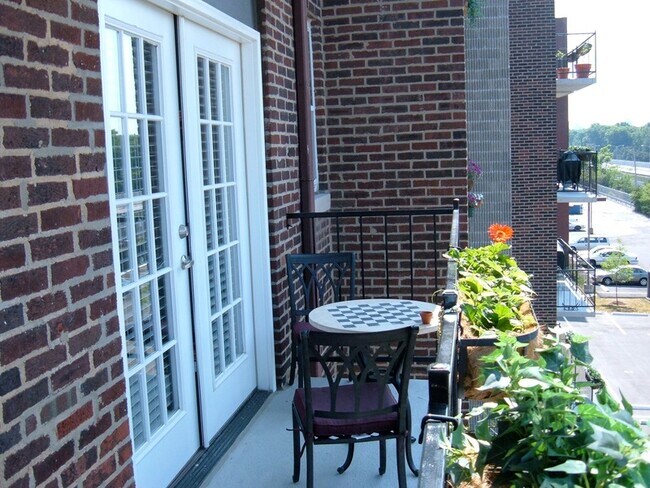 Foto del edificio - 5630 Pershing Ave