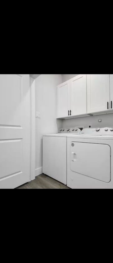 Foto del edificio - 8419 Woodward St