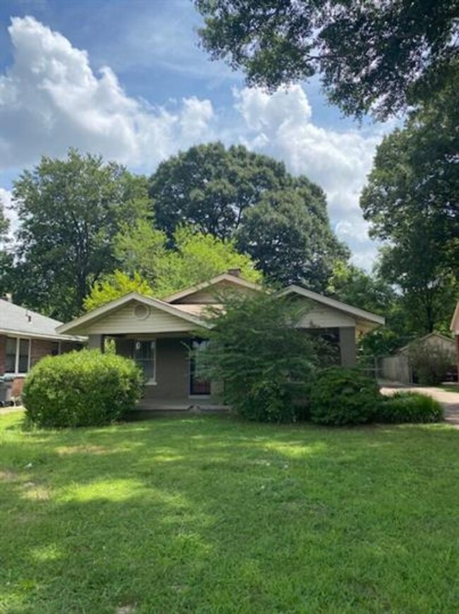 Building Photo - Charming 3-Bedroom Home in Memphis-Spaciou...
