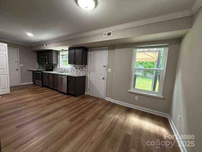 Foto del edificio - 431 Kingville Dr
