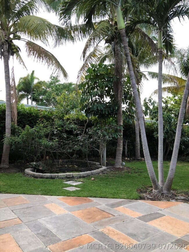 Building Photo - 2 Ocean Breeze