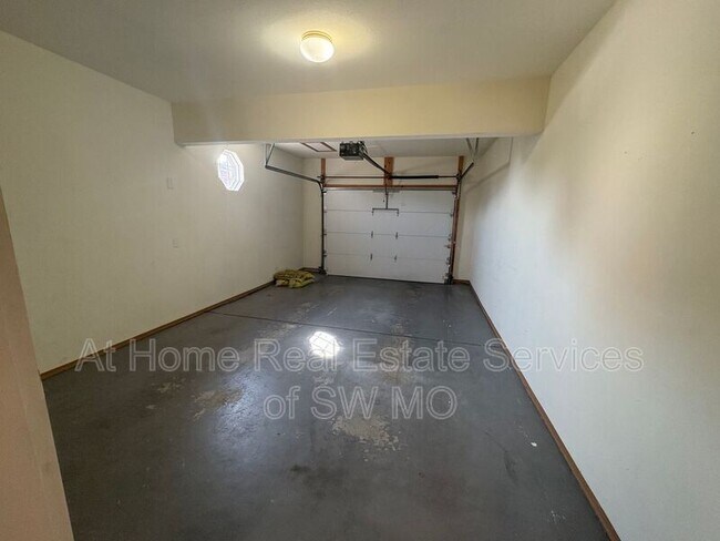 Building Photo - 1502 Frosty Dr