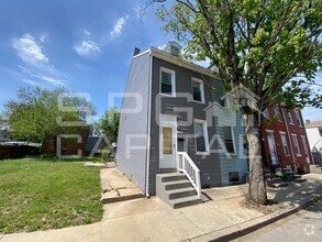 Building Photo - 222 N Pine St