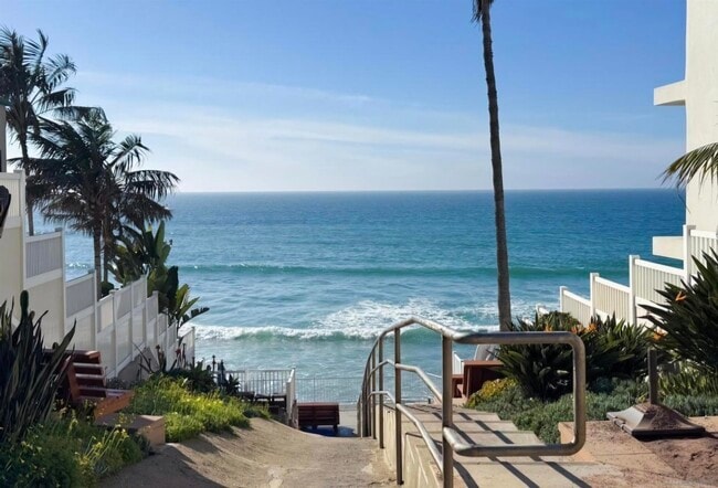 Building Photo - 5301 Los Robles Dr