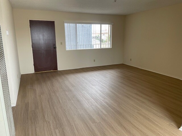 Foto del edificio - 4040 W 130th St
