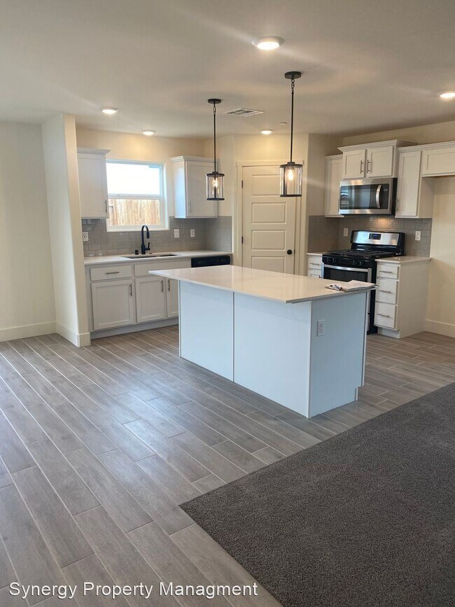 Foto del edificio - 4 br, 3 bath House - 10204 Estacada Avenue