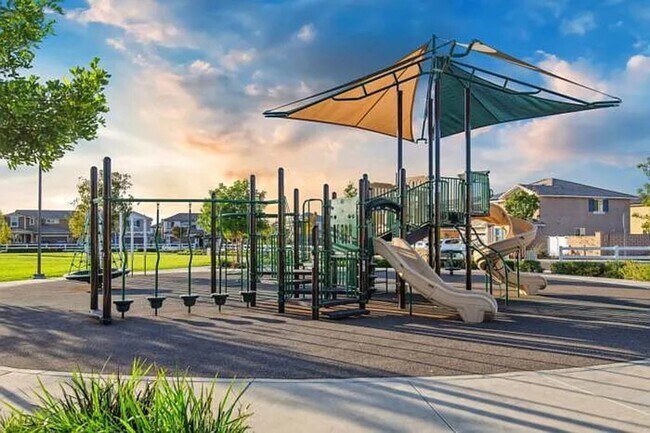 Foto del edificio - 1676 Gold Medal Ln