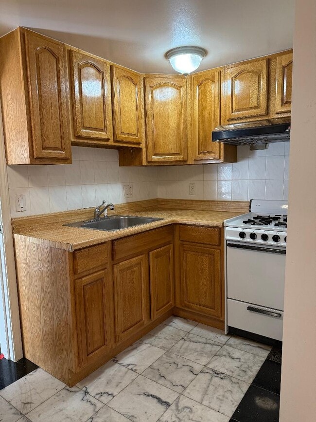 Foto del edificio - 39 Lakewood Ave