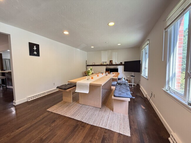 Foto del edificio - 26 Hammond Pond Pkwy
