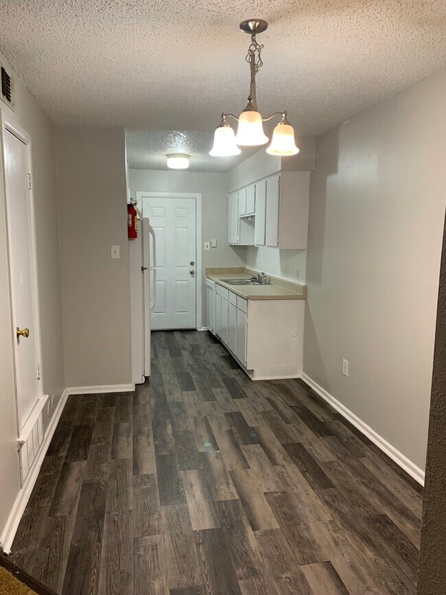 Foto del edificio - WoodCreek Apartments