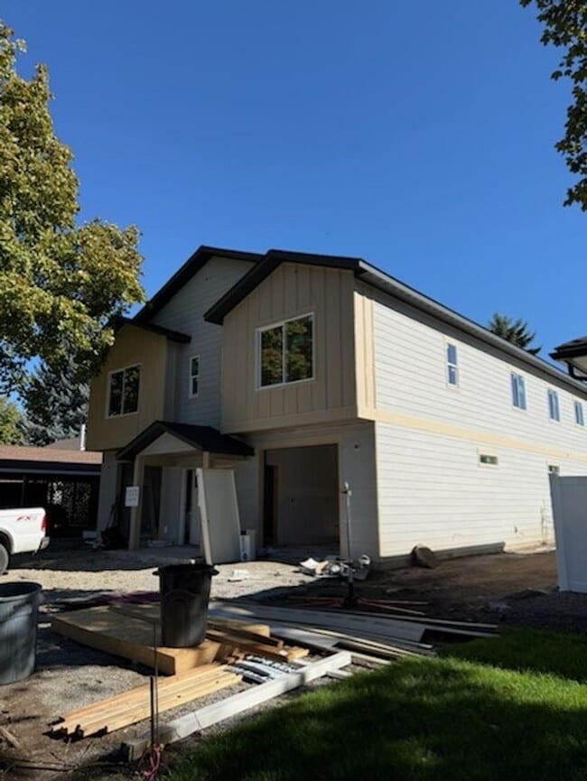 Building Photo - 1404 N 5th St