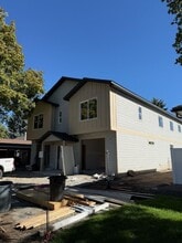 Building Photo - 1404 N 5th St