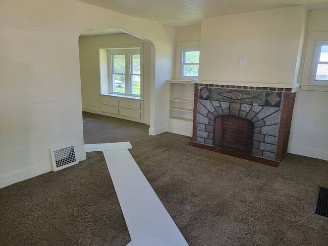 Building Photo - 570 Talbot Ave