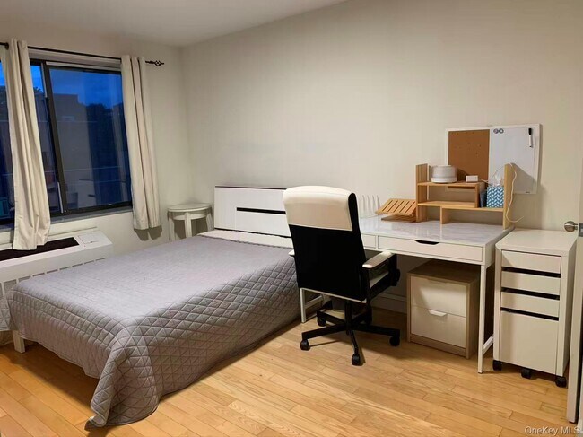 Foto del edificio - 132-35 Sanford Ave