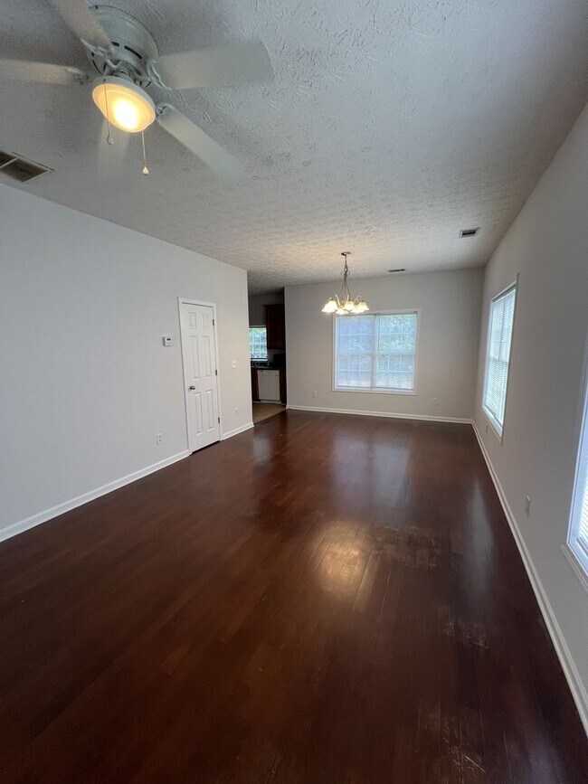 Foto del edificio - 390 Hawthorne Ext