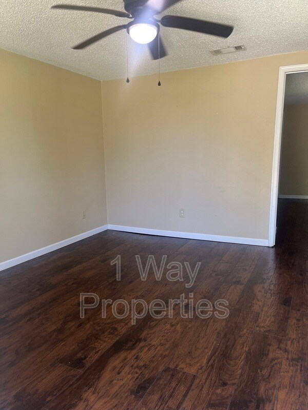 Building Photo - 156 4th St