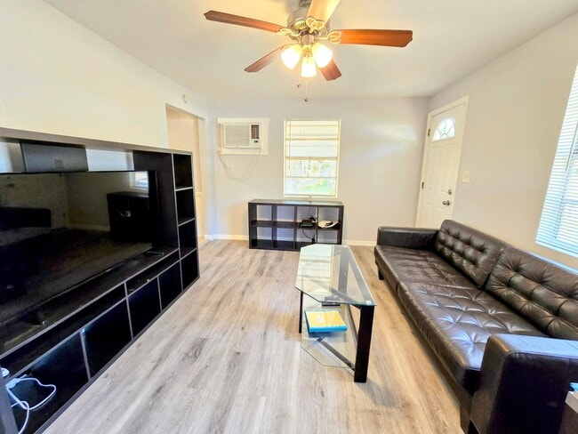 Photo - 1106 41st St Apartment