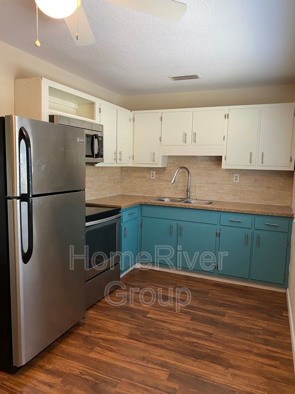 Building Photo - 2401 NE 59th Pl