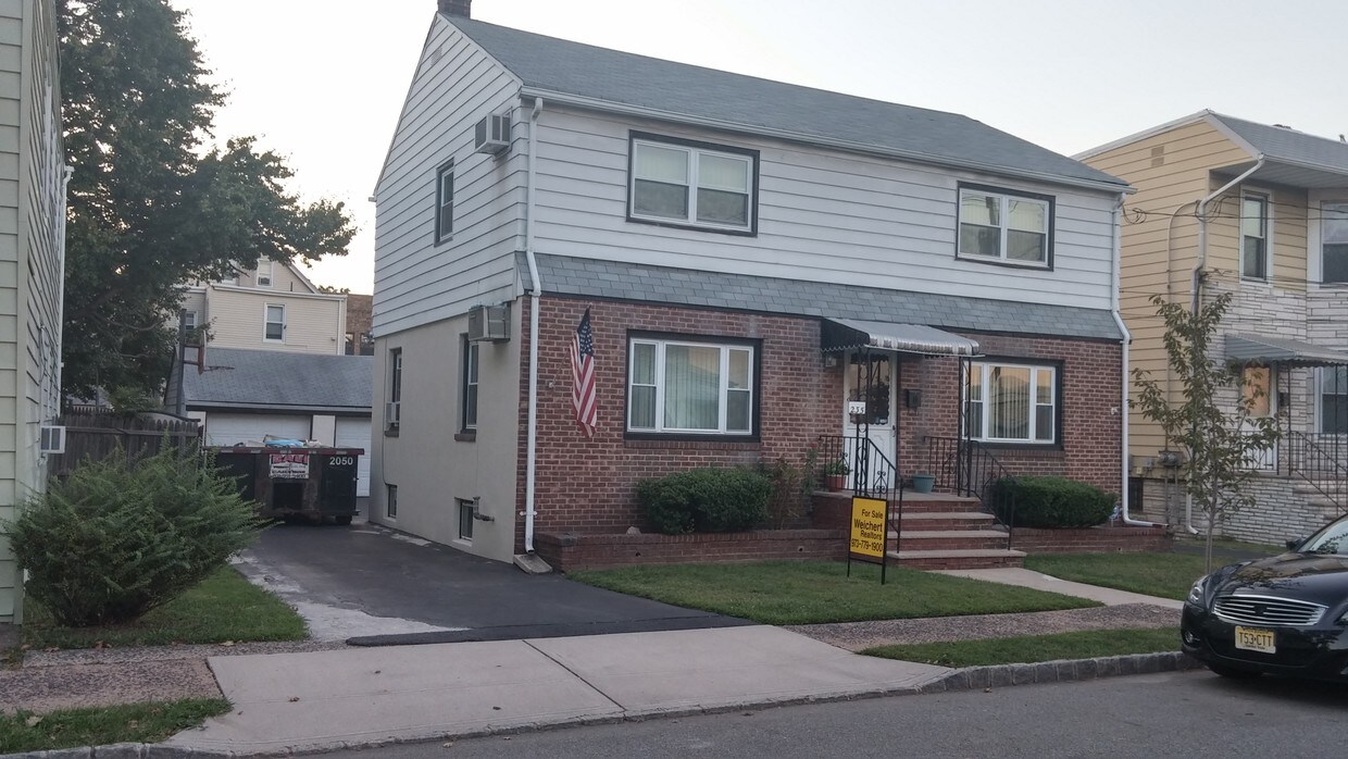 Primary Photo - 235 Stephens St
