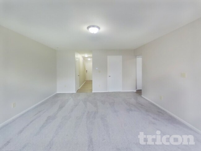 Building Photo - 4244 Village Trace Dr