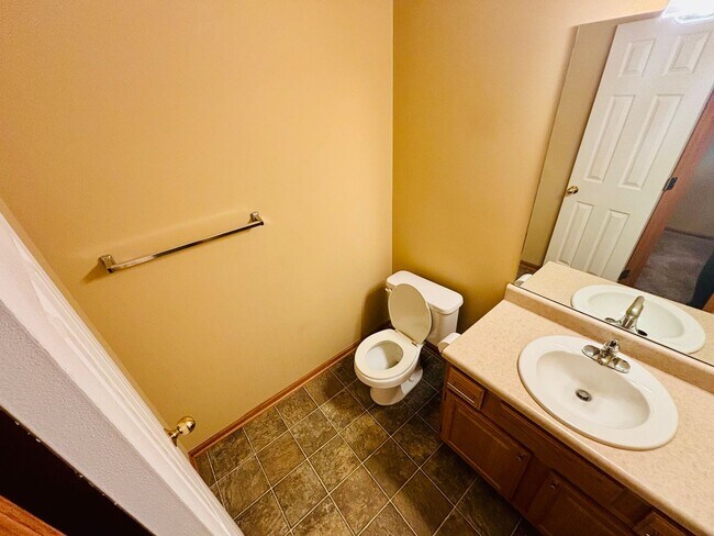 Foto del edificio - Beautiful Townhouse in Elkhorn School District