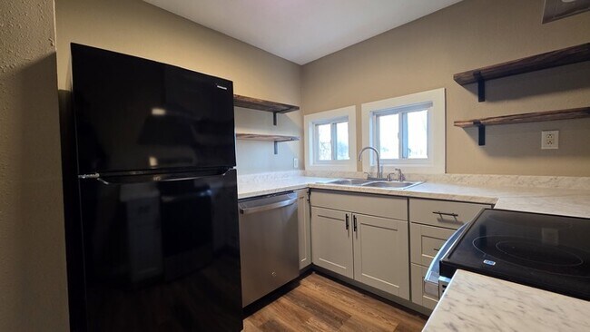 Foto del edificio - Totally Renovated, Private Cottage Now For Rent