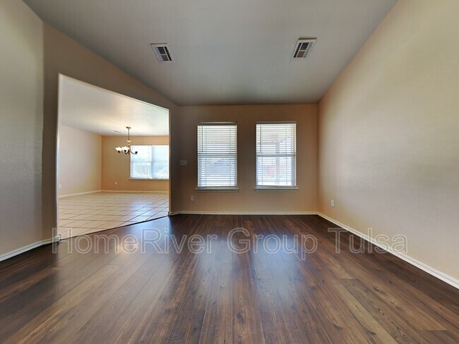Building Photo - 10908 N 149th E Ave