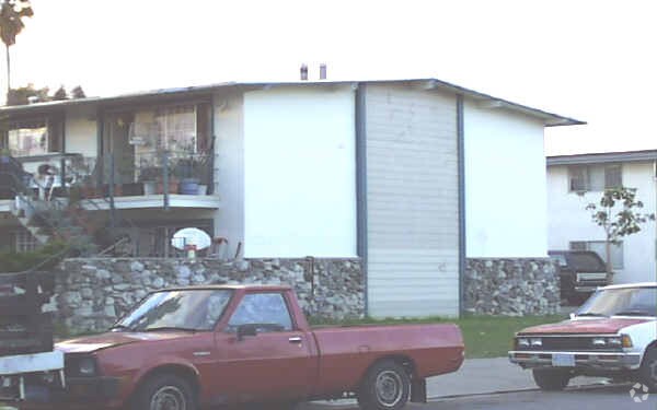 Building Photo - 2269 Maple St