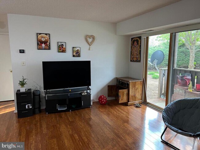 Building Photo - 2305 Aspen Dr