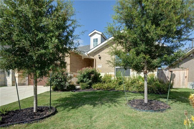 Building Photo - 2409 Brook Crest Way