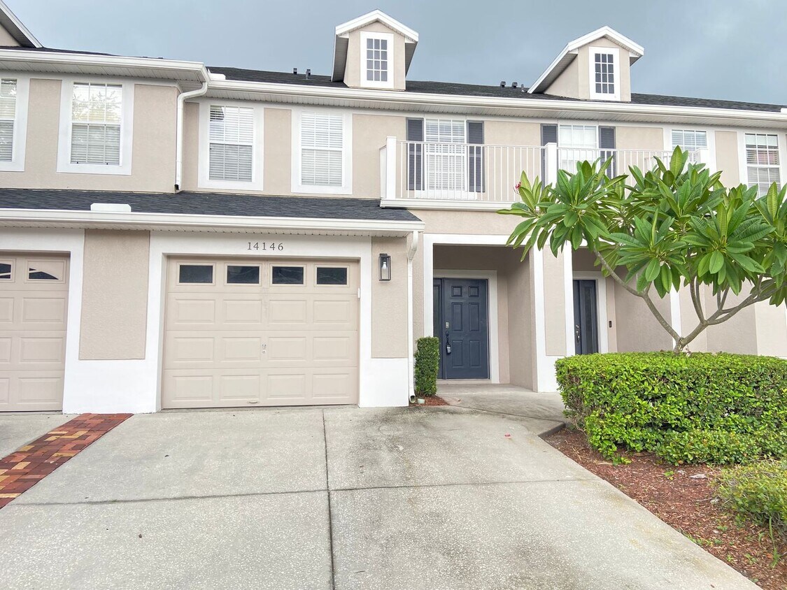Foto principal - 3 Bedroom, 2.5 Bath Townhome with One Car ...