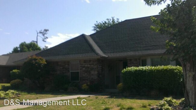 Building Photo - 3 br, 2 bath House - 9916 Country Club Drive