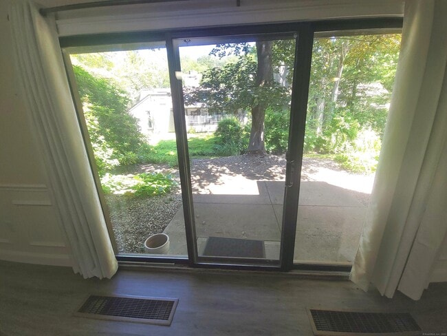 Building Photo - 41 Crocus Ln