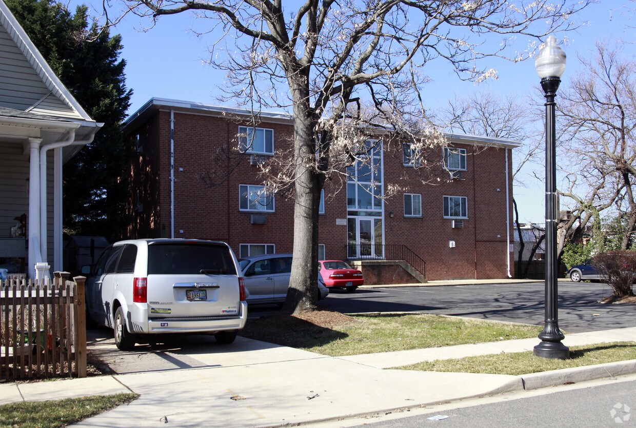Building Photo - Ivy St. Apartments