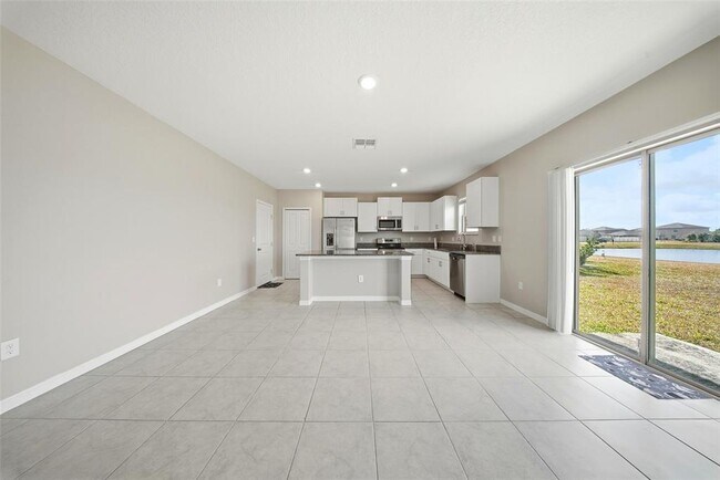 Foto del edificio - 15617 Charr Island St