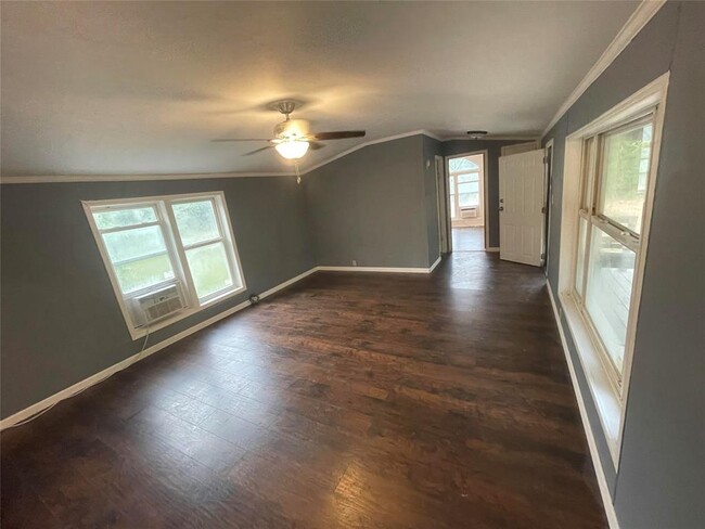 Building Photo - 753 Pine Valley Loop