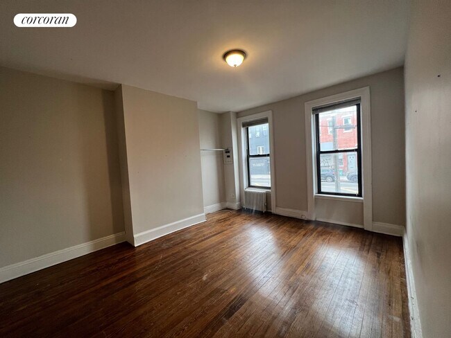 Building Photo - 306 3rd Ave