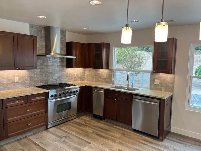 Building Photo - 4bd/2ba Single Story Home In Hennie Hills ...