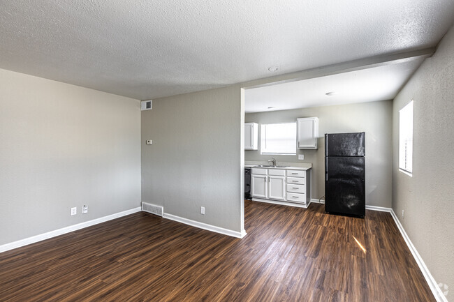 1BR, 1BA - 670SF - Greenway Apartments