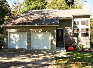 Building Photo - 140 SE 621 Rd