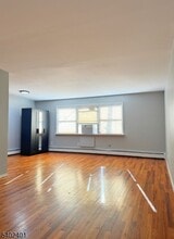 Building Photo - 1102 W St Georges Ave